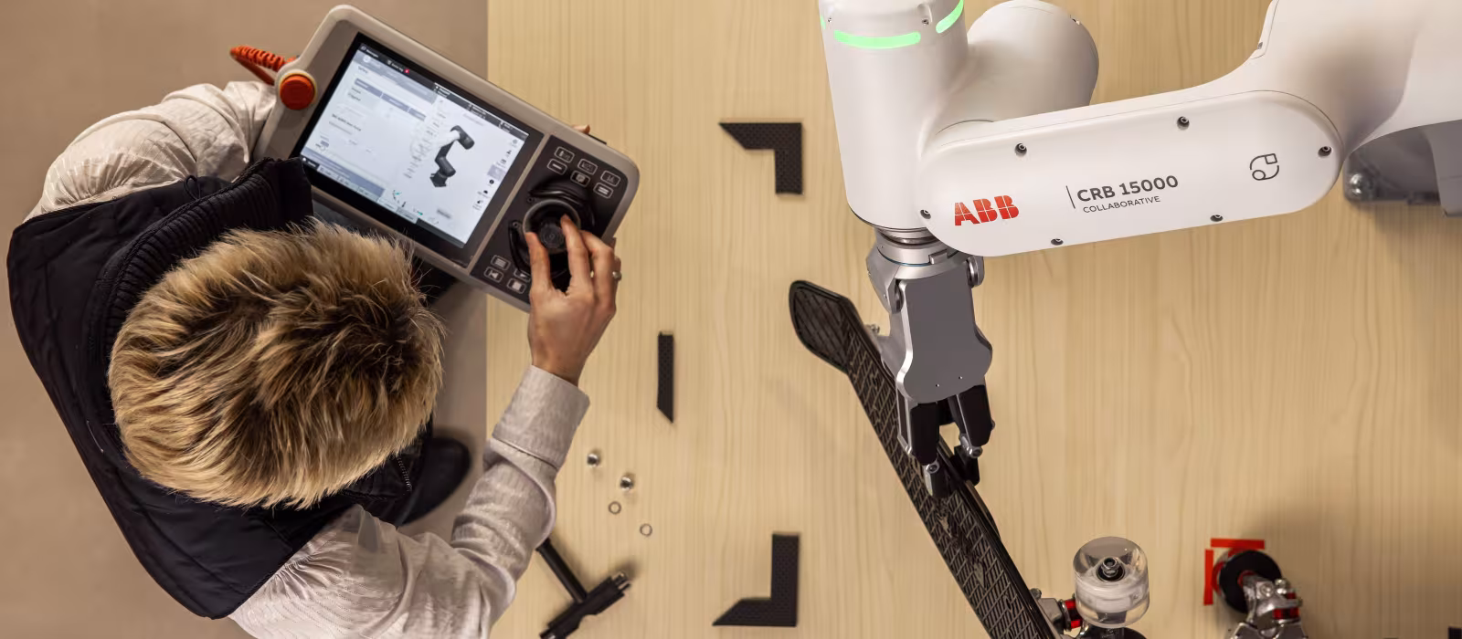 ABB CRB 1500 Tekniker programmerar